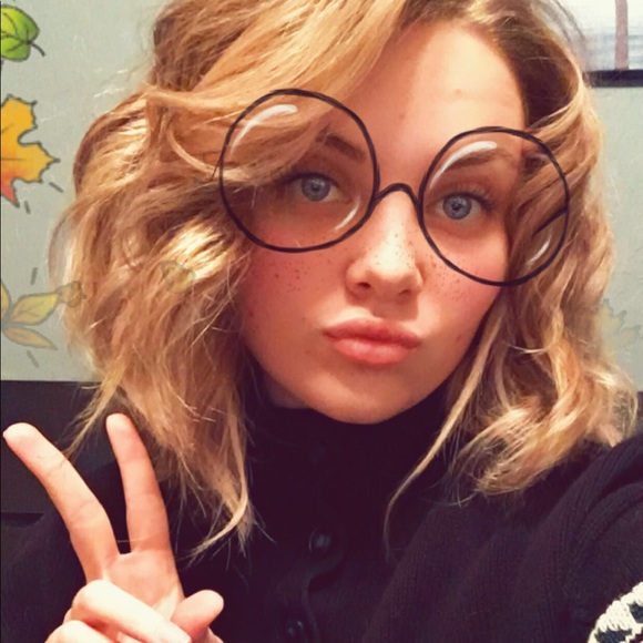 Meet your Posher, Kelli - Picture 1 of 1